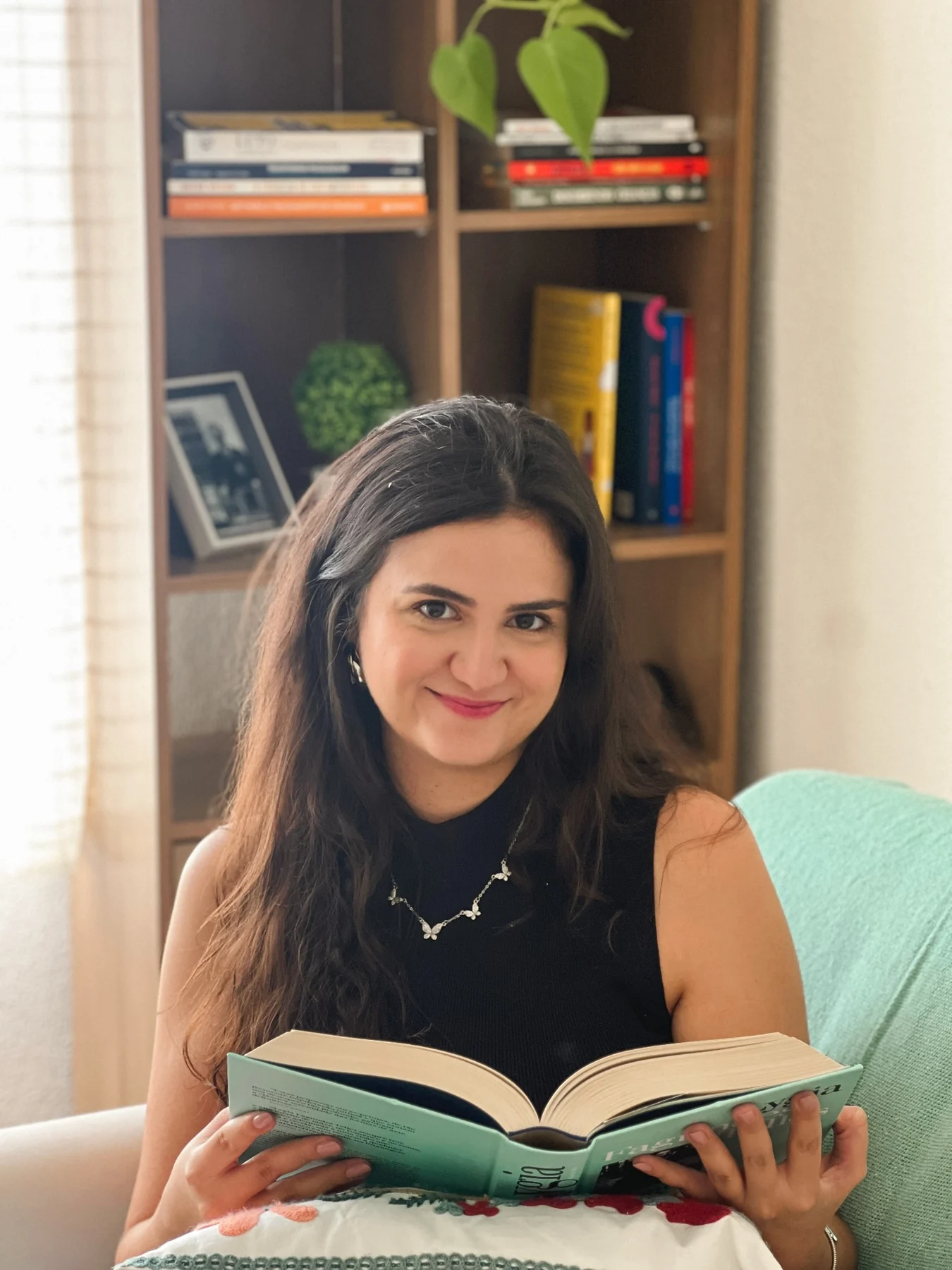 Giovanna Cavalheiro em consultório